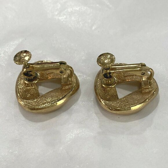 Vintage Vendome Clip On Earrings Gold Tone Infinity Ribbon Design Screw Backs - Picture 2 of 6